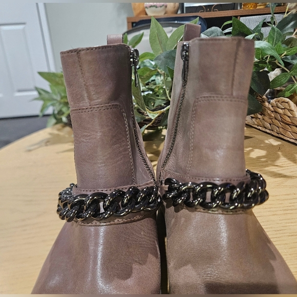COACH Adella Burnished Calf Leather Taupe Grey Chain Flat Ankle Boots. Size 6.5 - Picture 4 of 16